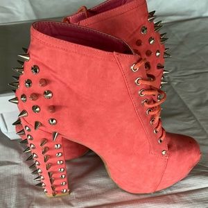 Studded Booties Sz 8 🌟